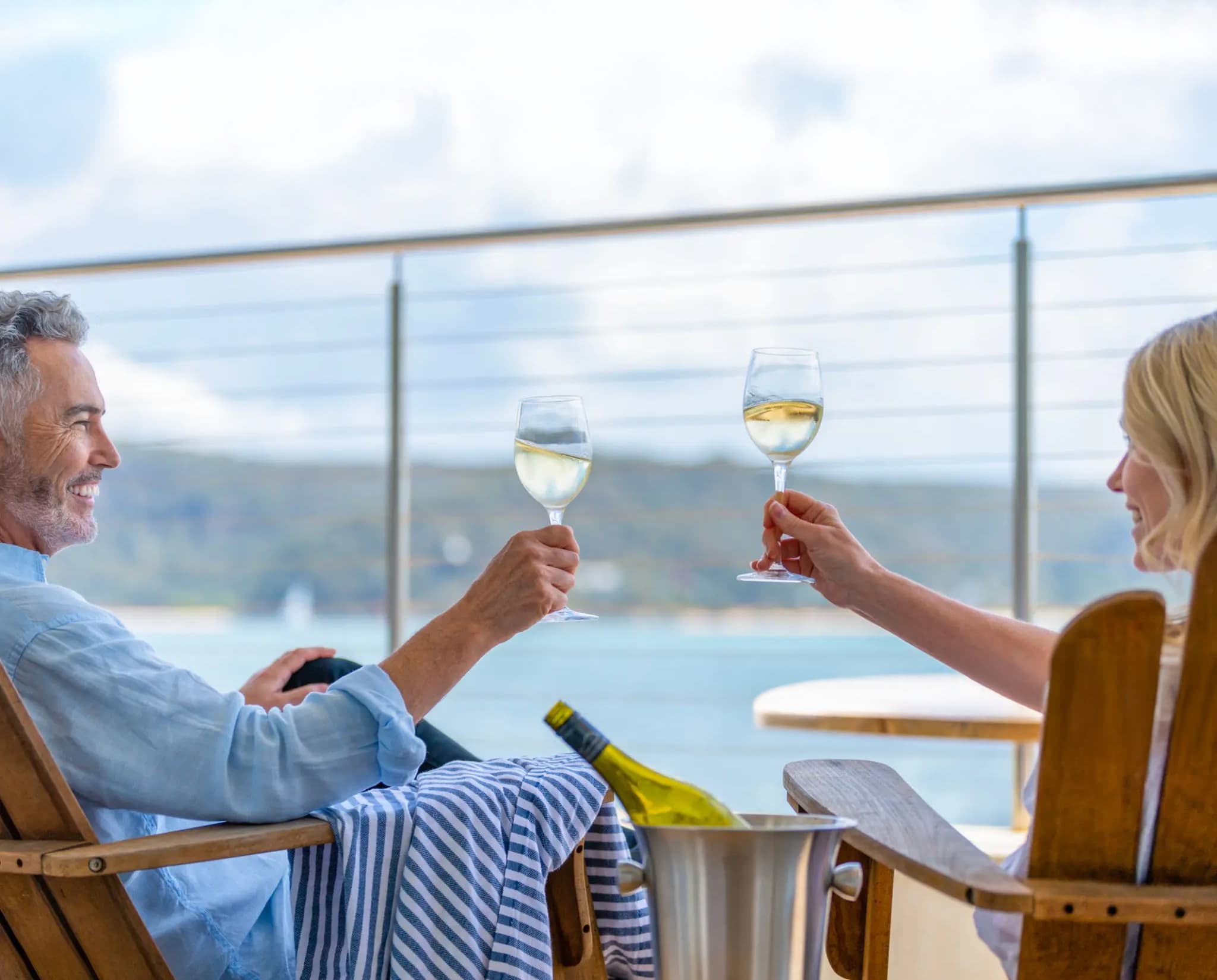 Vue panoramique d'une destination de rêve au coucher du soleil